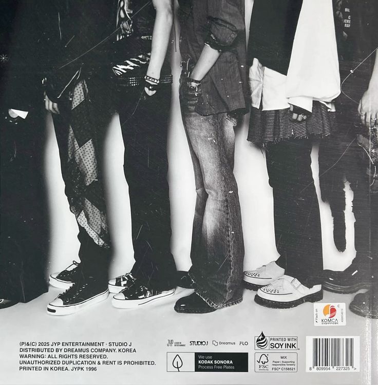 livelockx's tweet image. it's crazy that Beautiful Mind is an album that exists

both musically and aesthetically everything about it is gaggy like imagine having Beautiful Life as a title track