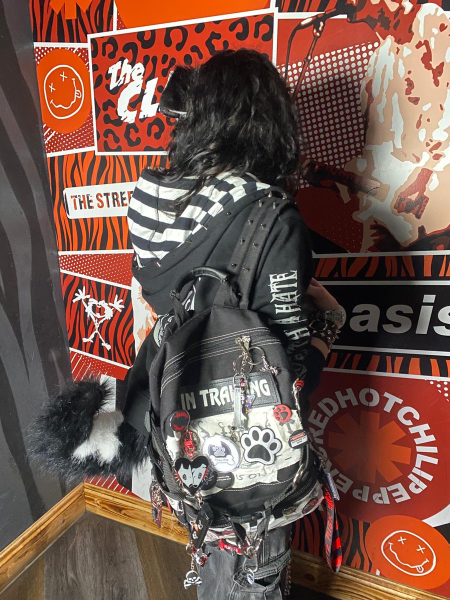 beck 🐾 tweet media