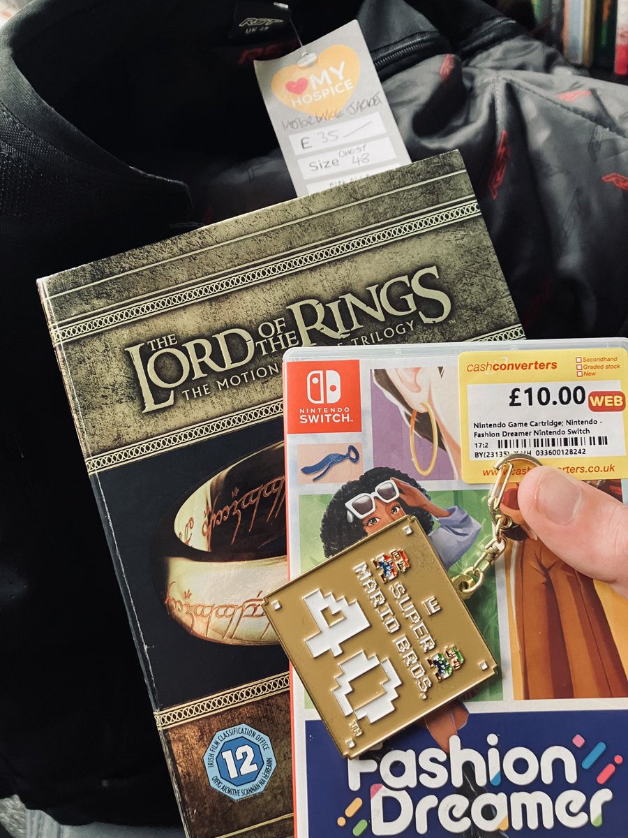 Good Day Out Today.. Got Good Things Even Was Shopping for Motorbike Things and Got a Jacket Thats Quite New for £30 That Was £35 But Got It for 30 That Was Nice.. Then Afterward People Was Donating Things and Declined a LOTR Boxset and Was Given to Me for FREE!!! Keyring Was 50p