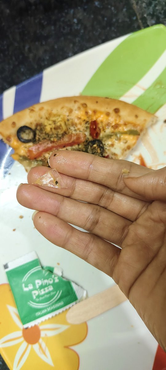 rinavbhatt's tweet photo. @zomatocare @zomato @LaPinozPizzaInd plastic found in my pizza https://t.co/Tn3lcG8EZL
