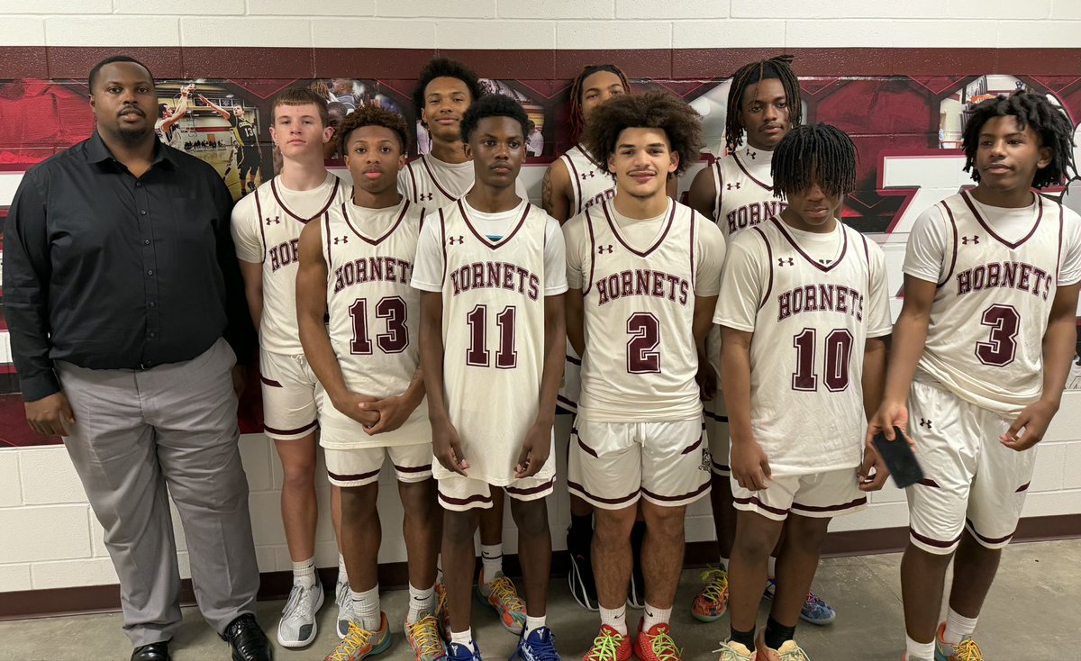 AHSHornetHoops's tweet image. We may be graduating 8 seniors but our guys coming up can hoop!

2025-2026 Regular Season Records
Freshmen team 15-0(10-0)
JV team 16-0(12-0)
Varsity 20-3(11-1)