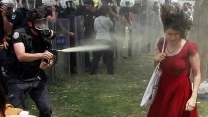 Havasına, suyuna, ağacına, kuşuna,yeşiline... Ülkenin geleceğine sahip çıkmanın adıdır Gezi!...
Ben de Gezi’deydim, barış içinde yaşamak istediğim için...
#gezi