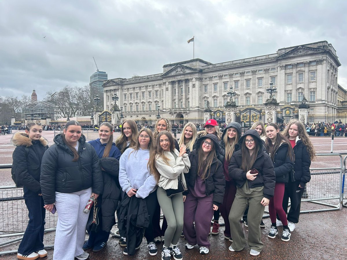 BlessedCarloA's tweet photo. Our year 10 dance students enjoyed a fabulous day out in London last week to see Wicked the musical! 💚💗 🎭
#dance #westend #inspiration https://t.co/aq7Nn8Y73K