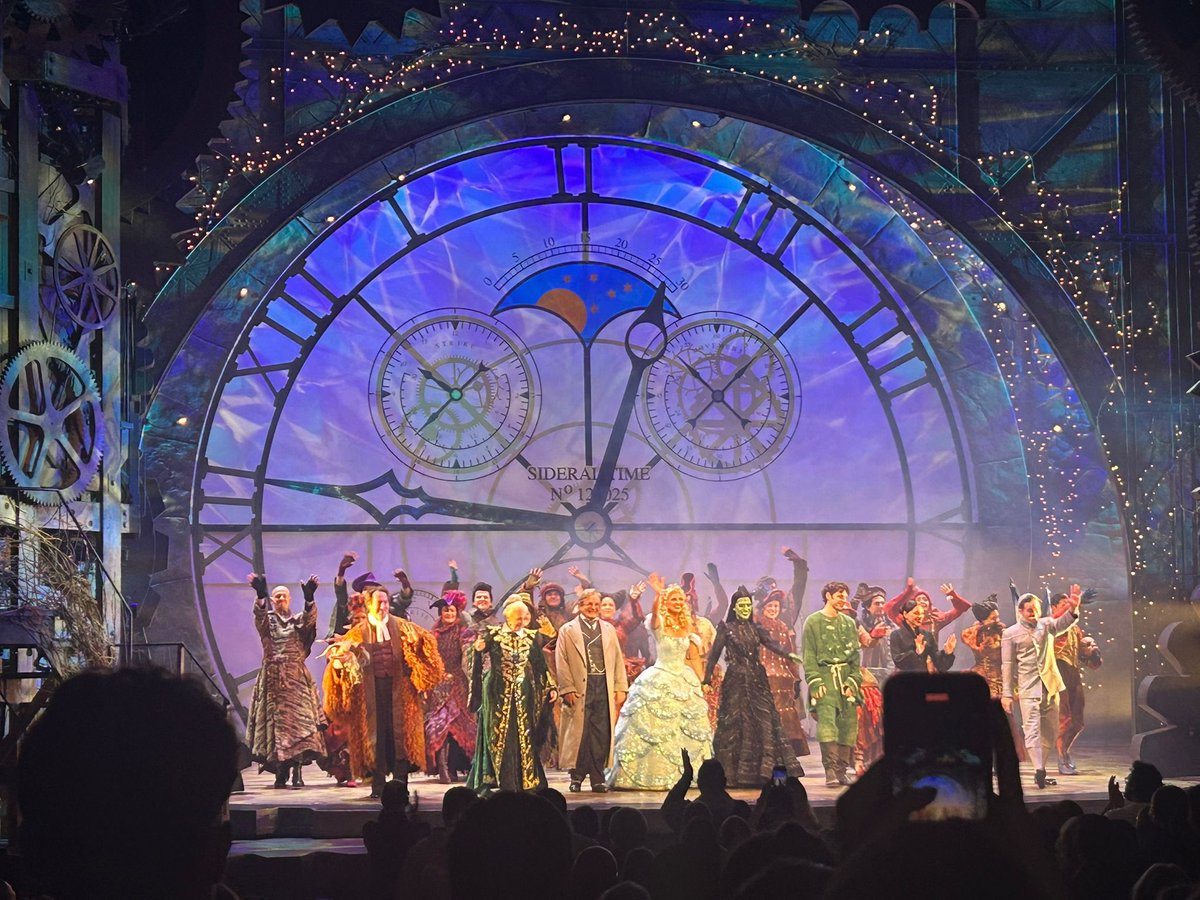 BlessedCarloA's tweet photo. Our year 10 dance students enjoyed a fabulous day out in London last week to see Wicked the musical! 💚💗 🎭
#dance #westend #inspiration https://t.co/aq7Nn8Y73K
