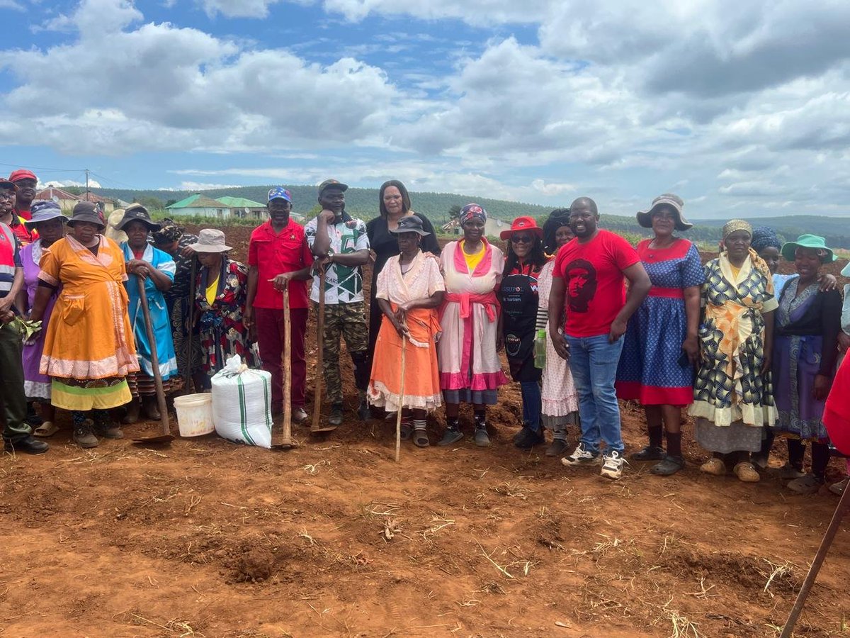 _cosatu's tweet image. Leaders and members of #NEHAWU are participating in the #SACP People's #RedCaravan Activation, at Ixopo, in KwaZulu-Natal
@gagasifm
@SACP1921
@GPSACP
#Socialism #ClassForces #ClassSolidarity #ClassWar #ClassStruggle