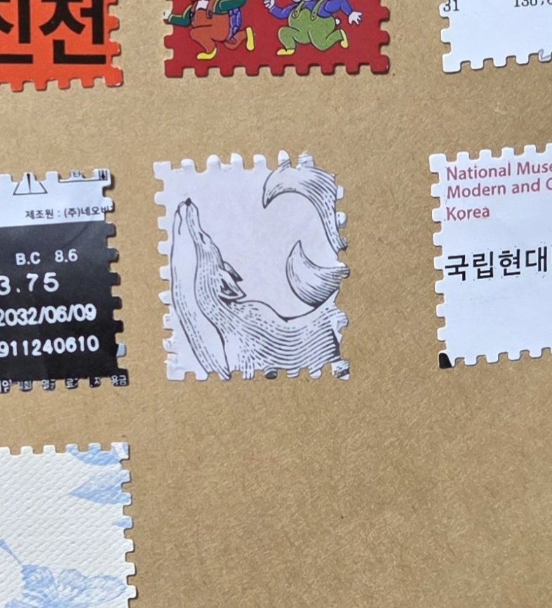 Onluenq's tweet photo. 우표 펀칭을 사서 이것저것 만들어봤는데 가운데가 제일 맘에든다
새로(소주)라벨인데 펀칭하고나서 처음으로 예쁘다는 생각해봤음
비닐이라 깔끔하게 펀칭되진 않았지만 https://t.co/FsivGQSm6A