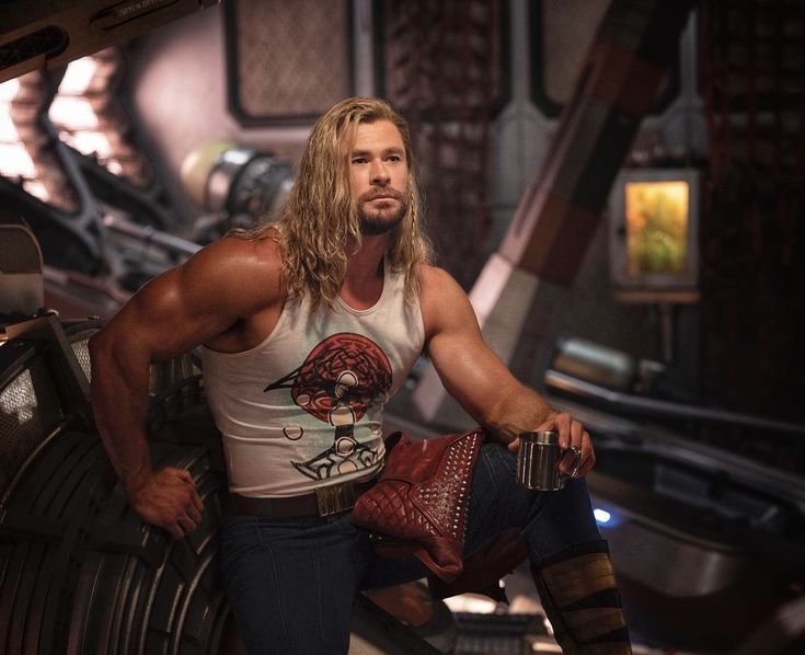 ThorBrasiI's tweet photo. Chris Hemsworth confirma MAIS UMA VEZ que voltará a interpretar Thor após “AVENGERS: DOOMSDAY”.

“Temos algumas ideias para fazer algo bastante único novamente e, com sorte, diferente.”

É a sua vez de ter o estilo idêntico aos quadrinhos clássicos. A era é essa. https://t.co/SPmx7SbUaQ