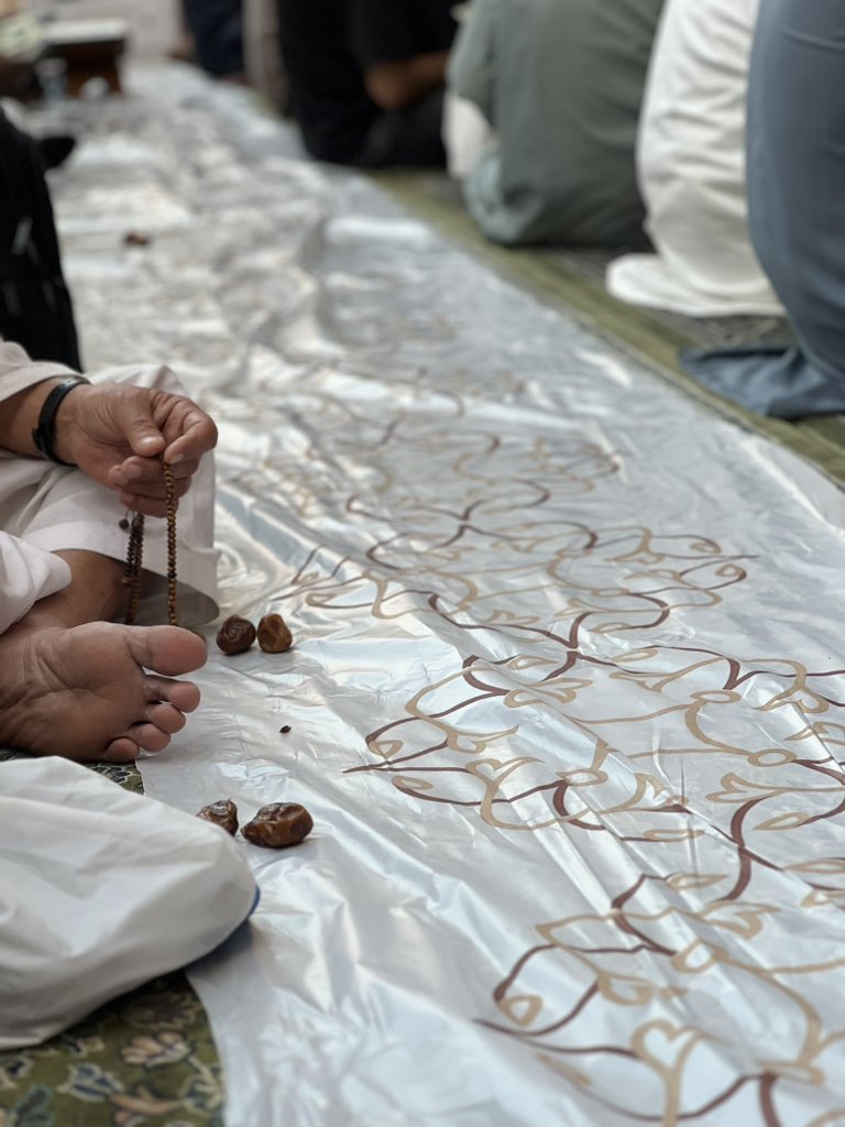 necrows_'s tweet photo. Day 1 Ramadhan

Takjil Masjid Nabawi > MBG https://t.co/9tvSVCdNva