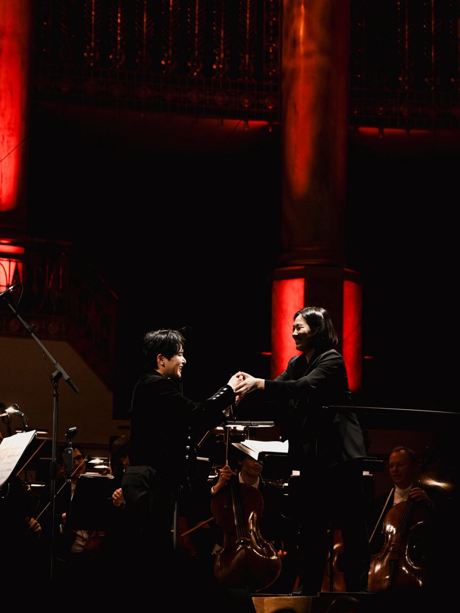 viennasymphony's tweet photo. Wiener Symphoniker X K-Pop  Was für ein großartiger Abend! Eine neue Farbe im vielfältigen Spektrum unseres Orchesters und im Musikleben Wiens.

Mit @SMentertainmnt @smclassics @worldculturalnetwork 
Hotelpartner: #ritzcarltonvienna https://t.co/Dqv6NW9qMN