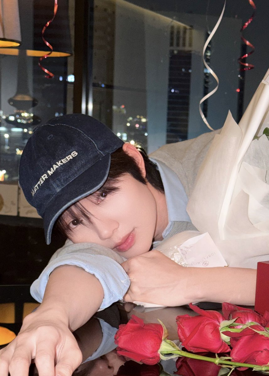 หล่ออันดับ 40 ของโลก           โลก