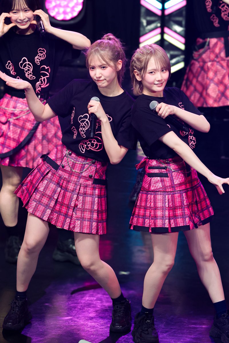 260218
AKB48のどっぼーん！ひとりじめ！5周年記念ライブ！

戦隊ものポーズしてるみたいな2人

#AKB48
#下尾みう #田口愛佳 
#どっぼーんライブ
