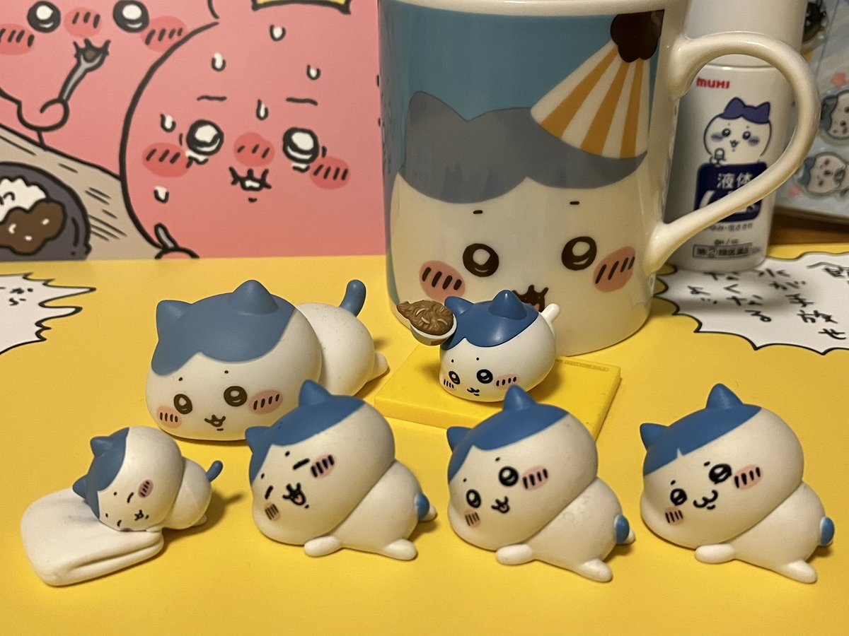 寝そべり系ハチワレを並べてみた。これ以外にあったかな？ #ちいかわ