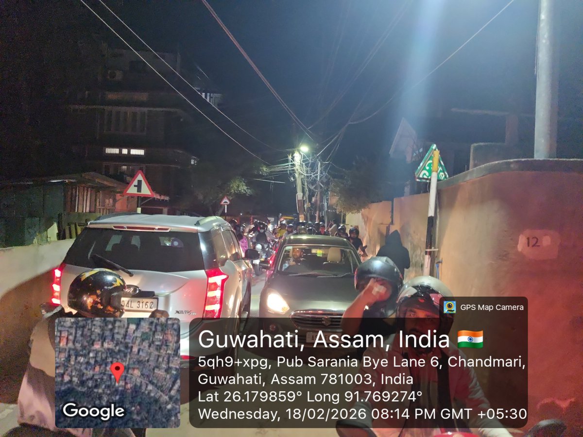 inshortkc's tweet photo. Need immediate attention. 

@GuwahatiPol @GhtyTrafficPol 
Everyday same situation. Its been more an hour stuck in this location. Everyday basis. https://t.co/xGELhtryTw