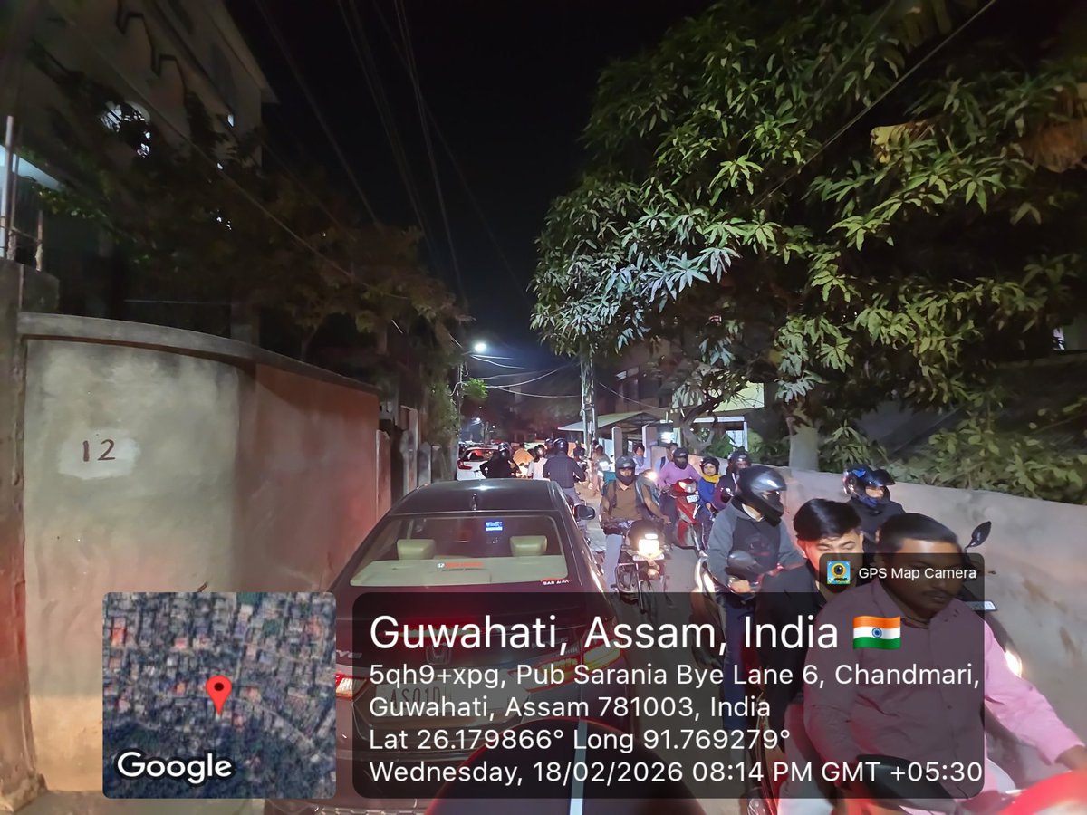 inshortkc's tweet photo. Need immediate attention. 

@GuwahatiPol @GhtyTrafficPol 
Everyday same situation. Its been more an hour stuck in this location. Everyday basis. https://t.co/xGELhtryTw