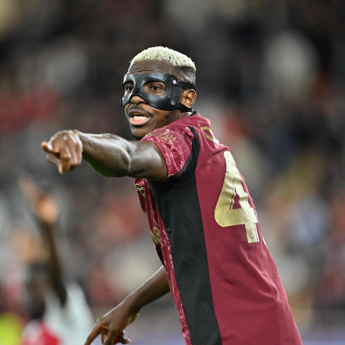 demarkesports's tweet photo. Victor Osimhen: "İmza atmadan önce Okan Buruk’la telefonda konuştuğumda bana şunu söyledi:

Sana bir insan olarak, bir teknik direktör olarak ve bir baba olarak seni kulübümde istediğimi söylemek için buradayım. Ve biliyorum ki bu taraftar seni çok sevecek. Senin için her şeyi yapacaklar. Zor bir dönemden geçtiğin zamanlarda bile bu kulüp arkanda olacak."