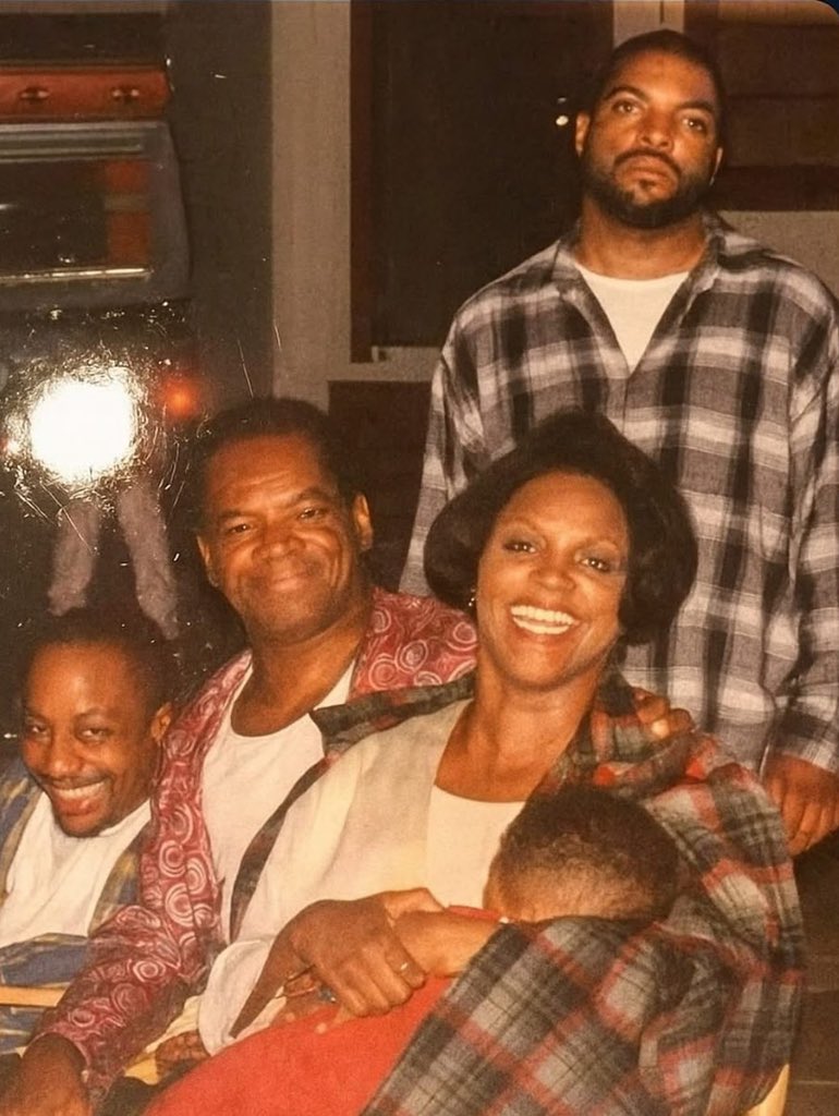 jarvistwts's tweet image. Friday cast 1995