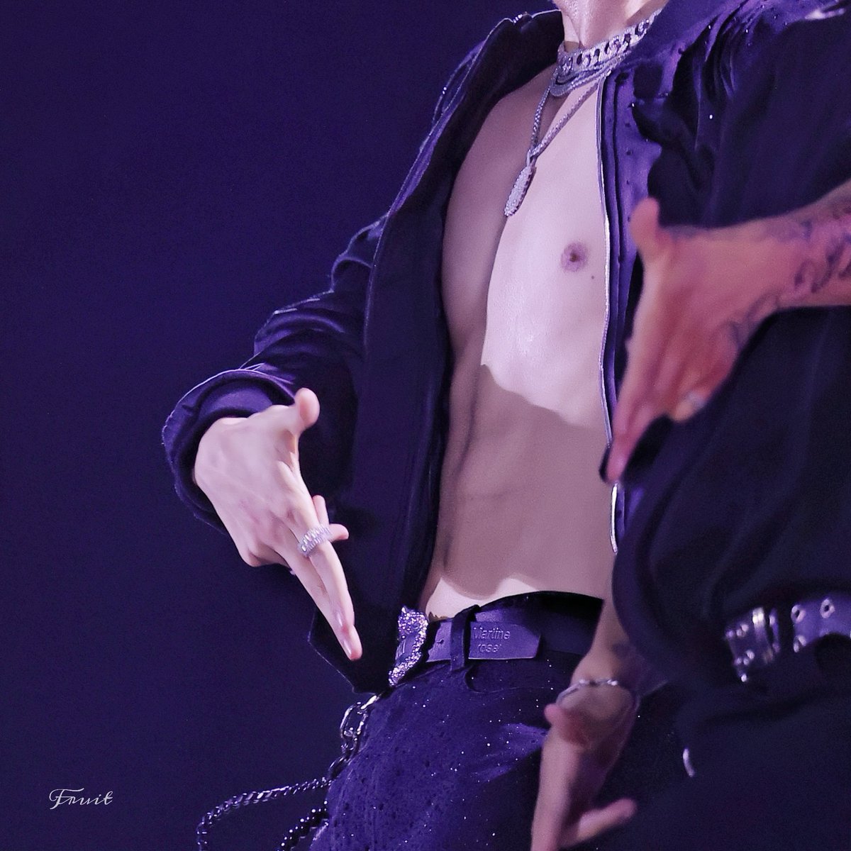 Happy birthday to this sexy man 

#호석생일 #HappyBirthdayjhope
#JHOPEDAY  #HappyjhopeDay