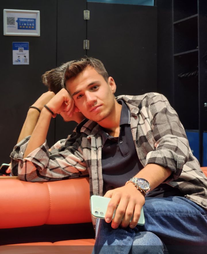 22 yaşındaki Sami Can, Adana'da çalıştığı Doğanay şalgam suyu fabrikasında, havuç yıkama ve doğrama makinesine kolunu kaptırması sonucu iş cinayetinde katledildi. 

Bizleri sefalet içinde yaşatmak isteyenler bununla da yetinmiyor, üç kuruşa çalıştırdıkları fabrikalarda gözlerini