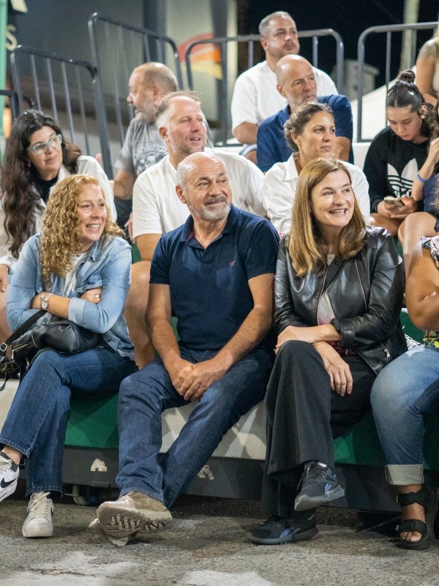 Vivimos una gran fiesta en “El Carnaval de la Región”: gracias a todos los que nos acompañaron y disfrutaron del desfile de comparsas por Avenida H. Cestino. 

En primer lugar, al Gobernador <a href="/Kicillofok/">Axel Kicillof</a> por el constante apoyo, como también a su equipo de funcionarios provinciales