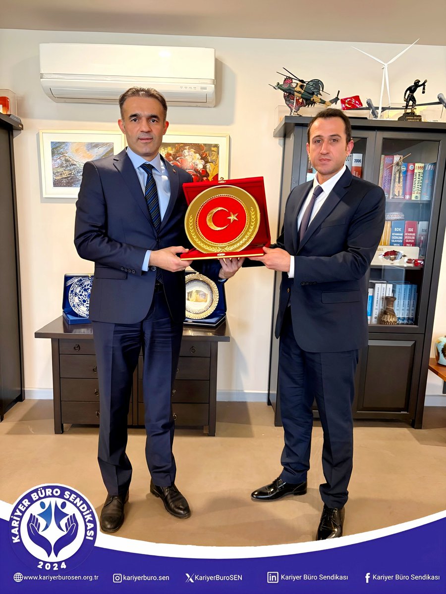 Kariyer Büro Sendikası Genel Başkanı Tolga AKGÜL ve Yönetim Kurulu Üyelerimiz tarafından, Gelir İdaresi Başkanlığı Başkan Yardımcısı Mehmet ARABACI ziyaret edilmiştir.

Gerçekleştirilen ziyarette; kariyer meslek mensuplarının çalışma koşulları, mesleki sorunları ve çözüm