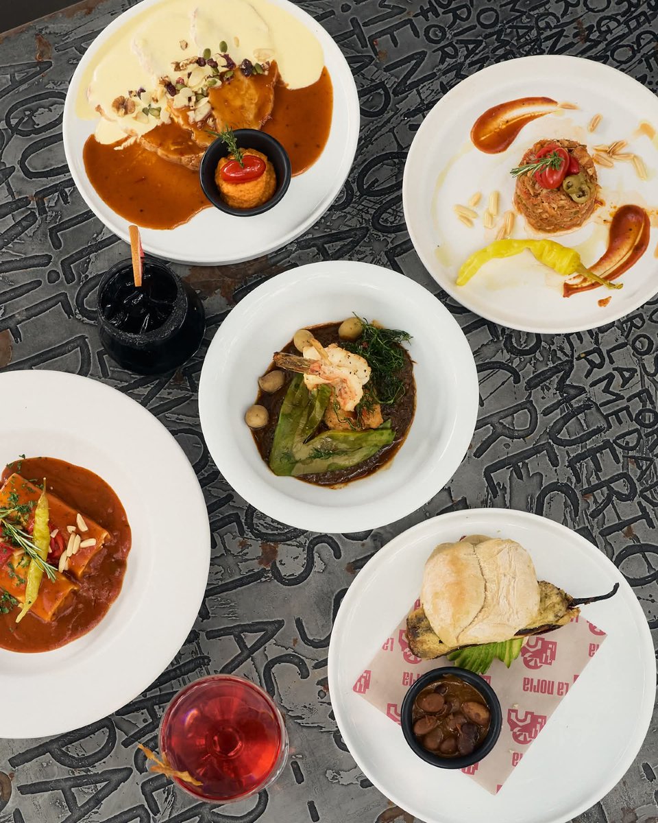 🧡 Restaurante La Noria 

✨ ¿Antojo de tradición poblana con un toque contemporáneo?
Hoy el día merece ser celebrado con sabores auténticos y memorables. En La Noria, cada platillo no es solo comida…

🍽️ Es historia, arte y tradición puesta en tu mesa. 

#TesorosDeMéxico