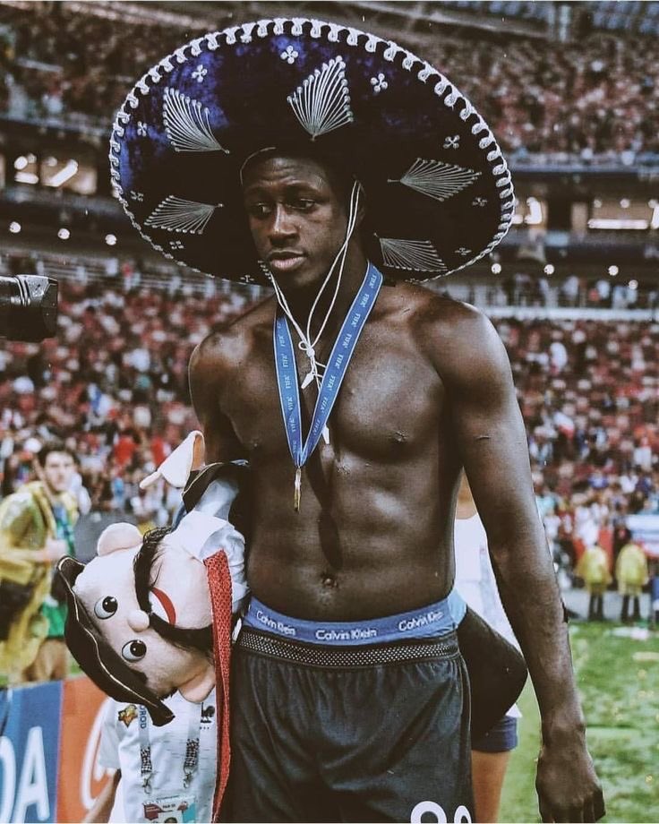 This is Benjamin Mendy. At just 28 what should have been the peak of his career he lost everything after a woman made allegations against him 
WOMEN are evil e no go ever beta for that women sha.