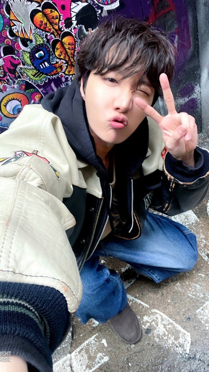 お誕生日おめでとう、
私たちのHope🌟

いつも笑顔とエネルギーでたくさんの希望をくれてありがとう。
これからもホビらしく、自由に輝いてね
ホビの世界が
愛と光であふれますように✨️

#HAPPY_JHOPE_DAY #HOBIDAY
#HAPPYJHOPEDAY #HAPPYBIRTHDAYJHOPE