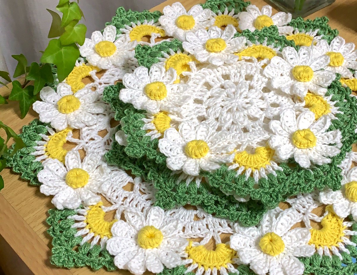 こんばんは🙂‍↕️🌿
沢山♡を、有難うございます！😊🫶

今日は身体から
ブレーキのサインがでました💦
ここが、これが今の身体の限界みたいです…
落ち込みますね… 😓

身体がいう事を聞かないので
仕方がない…諦めました。
花を、3個🌸🌸🌸🌿
編むのが限界でした…💦