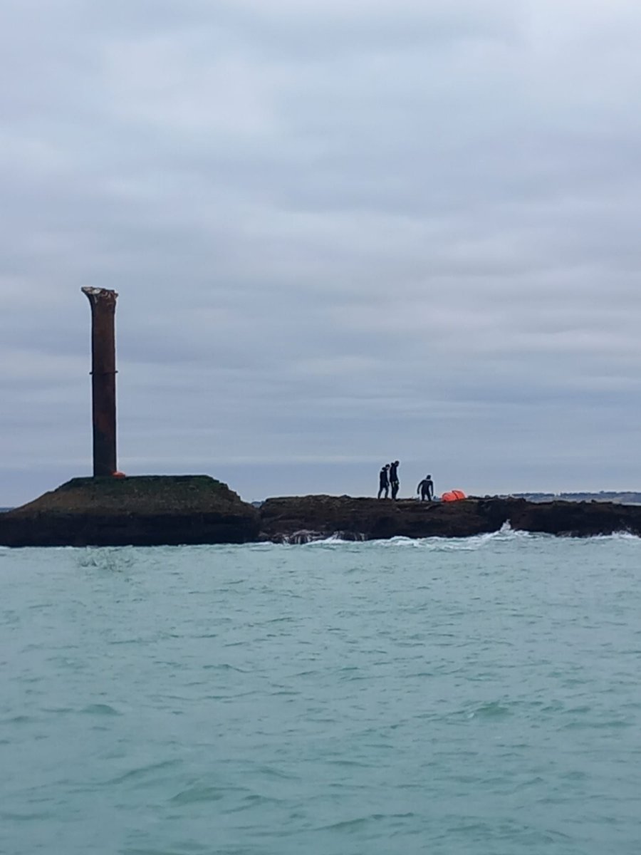 ⚓️El Equipo Operativo de Buceo de la Unidad de Buceo De Cádiz #UNBUDIZ recupera la la reproducción de la imagen de nuestra Señora la Virgen del Rosario, conocida como la Galeona, desaparecida tras el temporal que afectó a #Cadiz.

🇪🇸Tradición, historia y orgullo. 

#SomosLaArmada