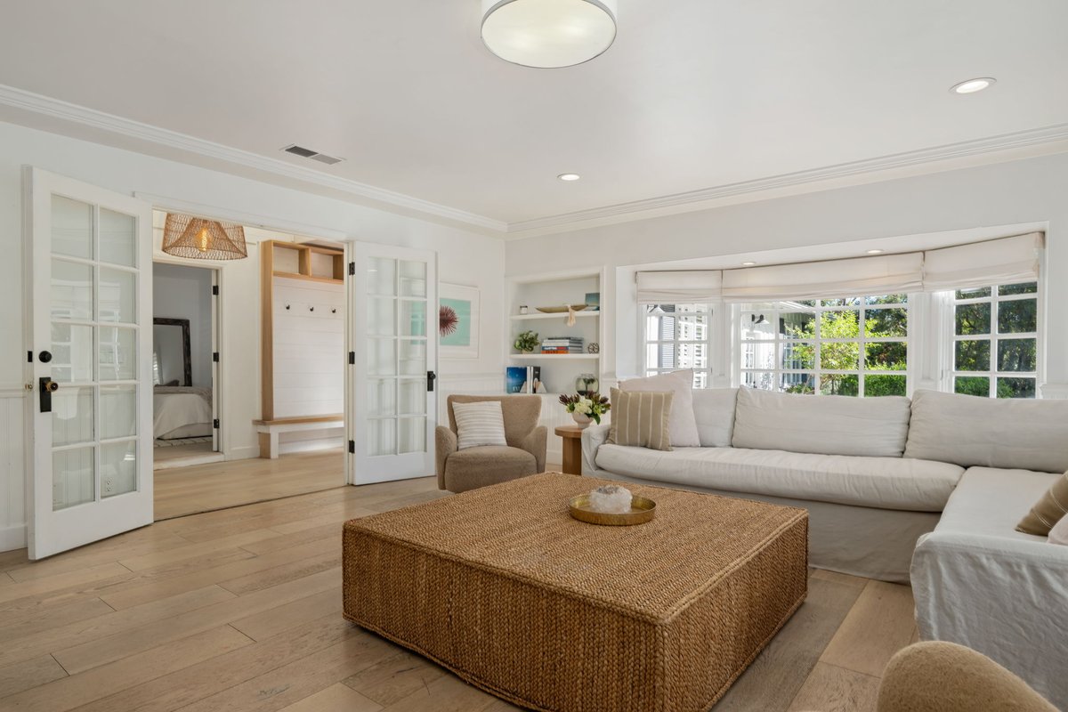 NEW LISTING | OPEN TODAY • The Oak Grove ✨ 

OPEN TODAY | 10:00am - 1:00pm
636 Oak Grove Drive | Montecito | $4,795,000

The Kogevinas Group • Berkshire Hathaway HomeServices California Properties • DRE 01209514