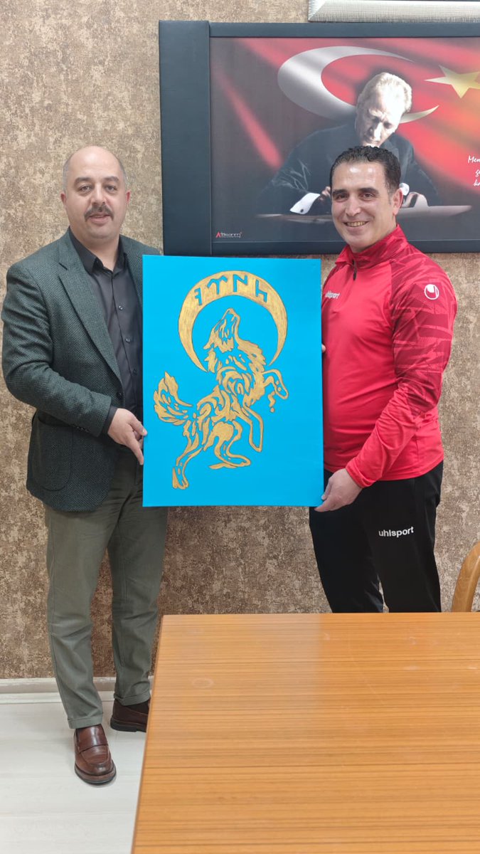 zaramem58's tweet photo. İlçe Gençlik ve Spor Müdürümüz Sayın Hamza ERGÜT ve İlçe Gençlik Merkezi Müdürü Enes KUZU, İlçe Milli Eğitim Müdürümüz Sayın Rıfat KALKAN'ı makamında ziyaret ederek tablo hediye ettiler.
Nazik ziyaretleri ve hediyeleri için teşekkür ederiz. https://t.co/H8JrYtB62o