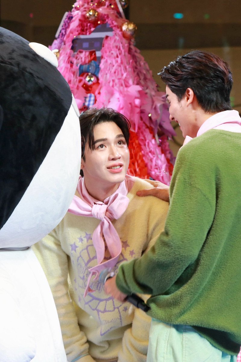 ไม่รู้ว่าป๊าเอ็นดูยัยซังหรือพ่อพ่อมากกว่ากันน๊า~ 🤲🏻✨

TAYNEWSAN X KINGPOWER
#ThePowerGiftivalxTayNew 
#ThePowerGiftivalxPolcasan
#เตนิว #ยัยซัง #POLCASAN