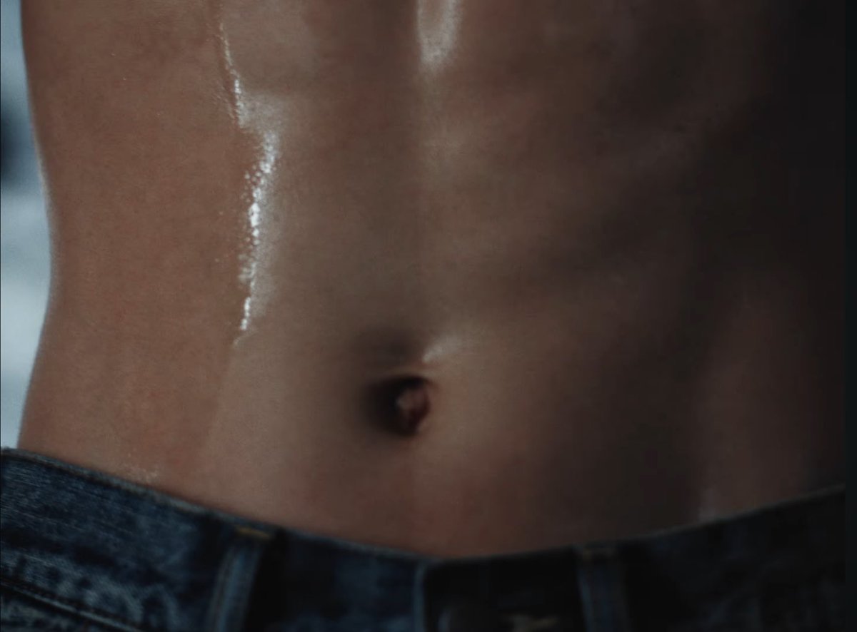 WHAT THE FUCKKKKK JAEMIN’S SWEATY YUMMY I MEAN TUMMY