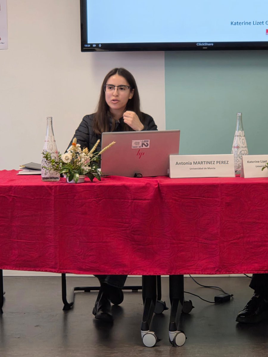 Continúa Katerine Lizet González Bañuelos, que nos ha hablado sobre la tradición textual de las "Diversas virtudes e vicios" de Fernán Pérez de Guzmán en los cancioneros incunables 86*RL y 92PG".