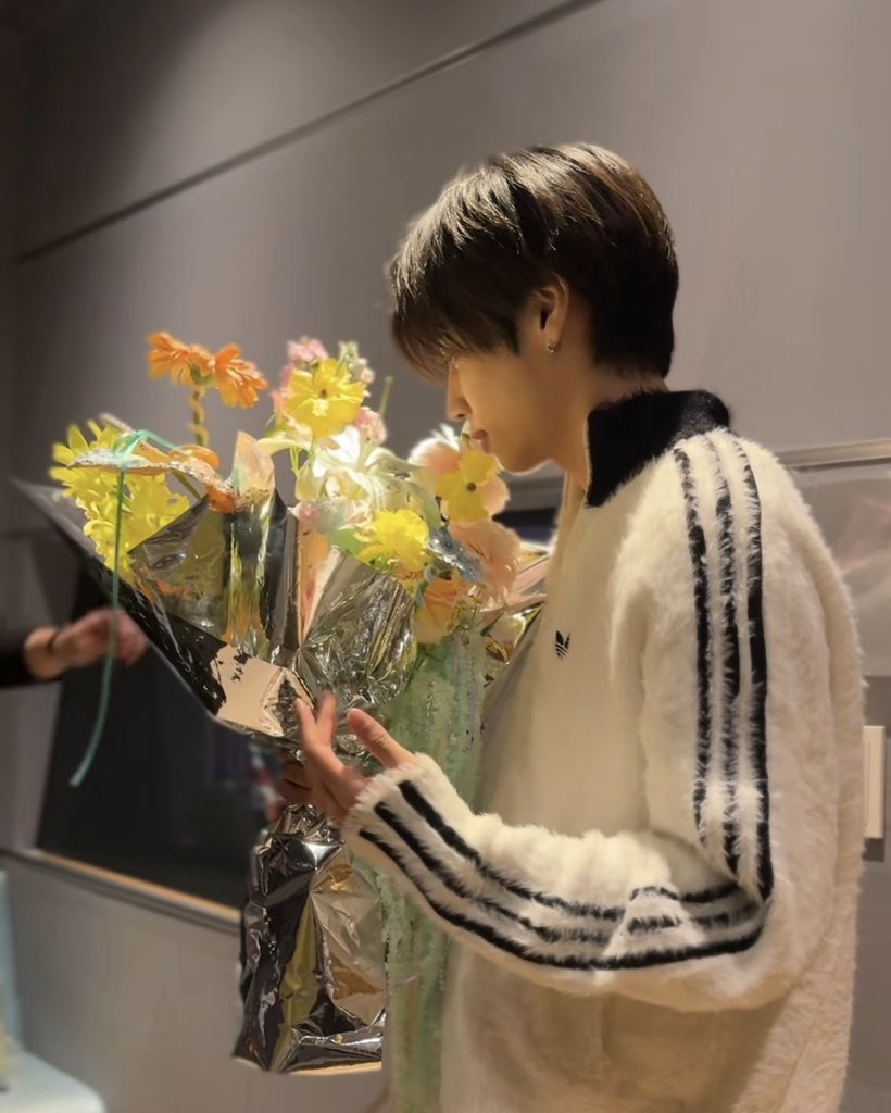 idolradiokorea's tweet photo. [✨아돌라 비하인드]

떤디 꽃💐 https://t.co/FQAuAhUV7l