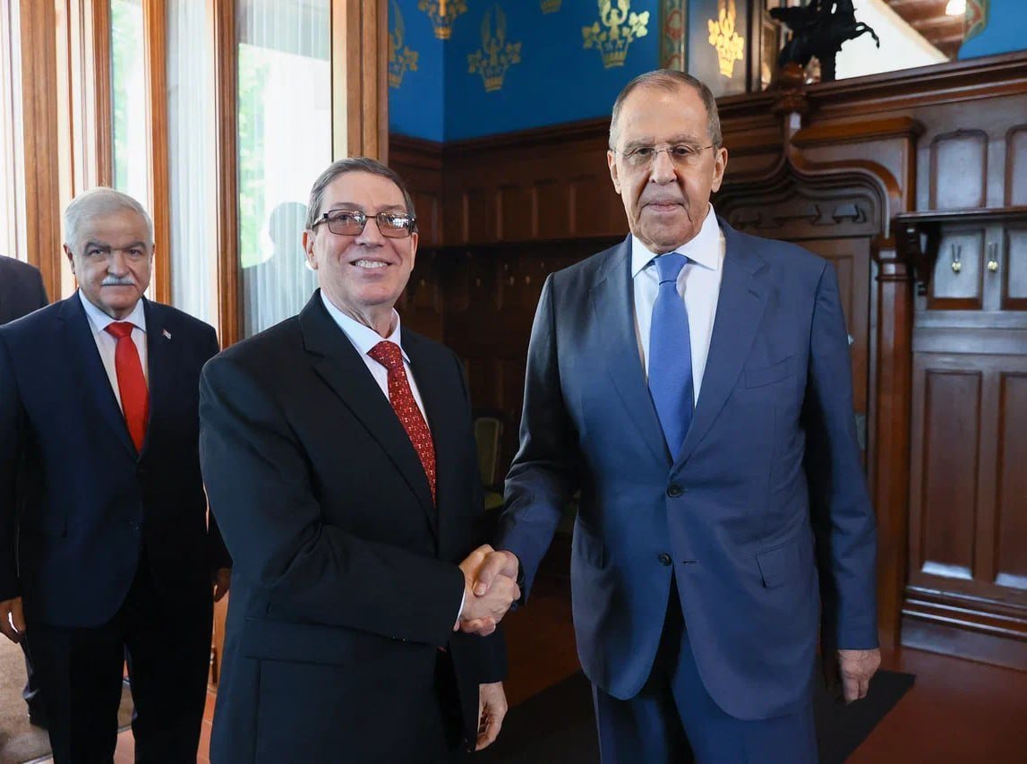 💬 #Zajárova: Hoy en Moscú se celebrará una reunión entre Cancilleres Serguéi #Lavrov y <a href="/BrunoRguezP/">Bruno Rodríguez P</a>.  
Los Ministros discutirán la situación en torno a Cuba.  
Expresamos nuestra firme solidaridad con La Habana frente a la presión externa sin precedentes.  
#RusiaCuba