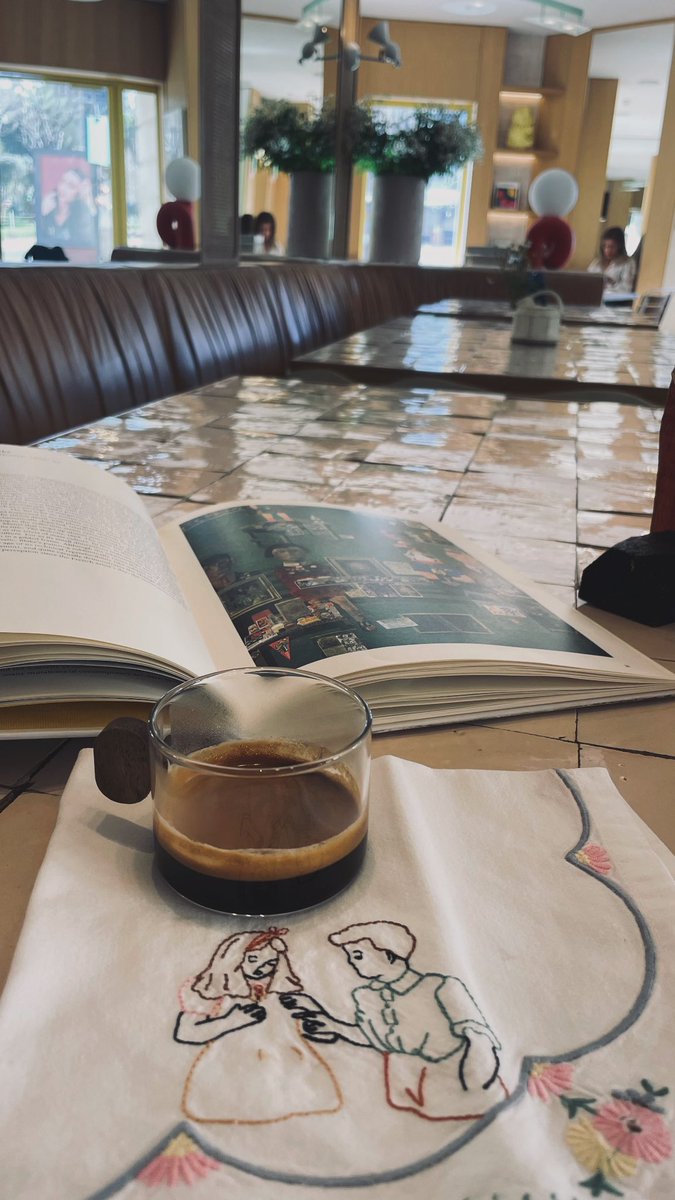 NicoleMerhy's tweet photo. Coffee and wind 
#martyrsquare https://t.co/ddCX7PUyS7