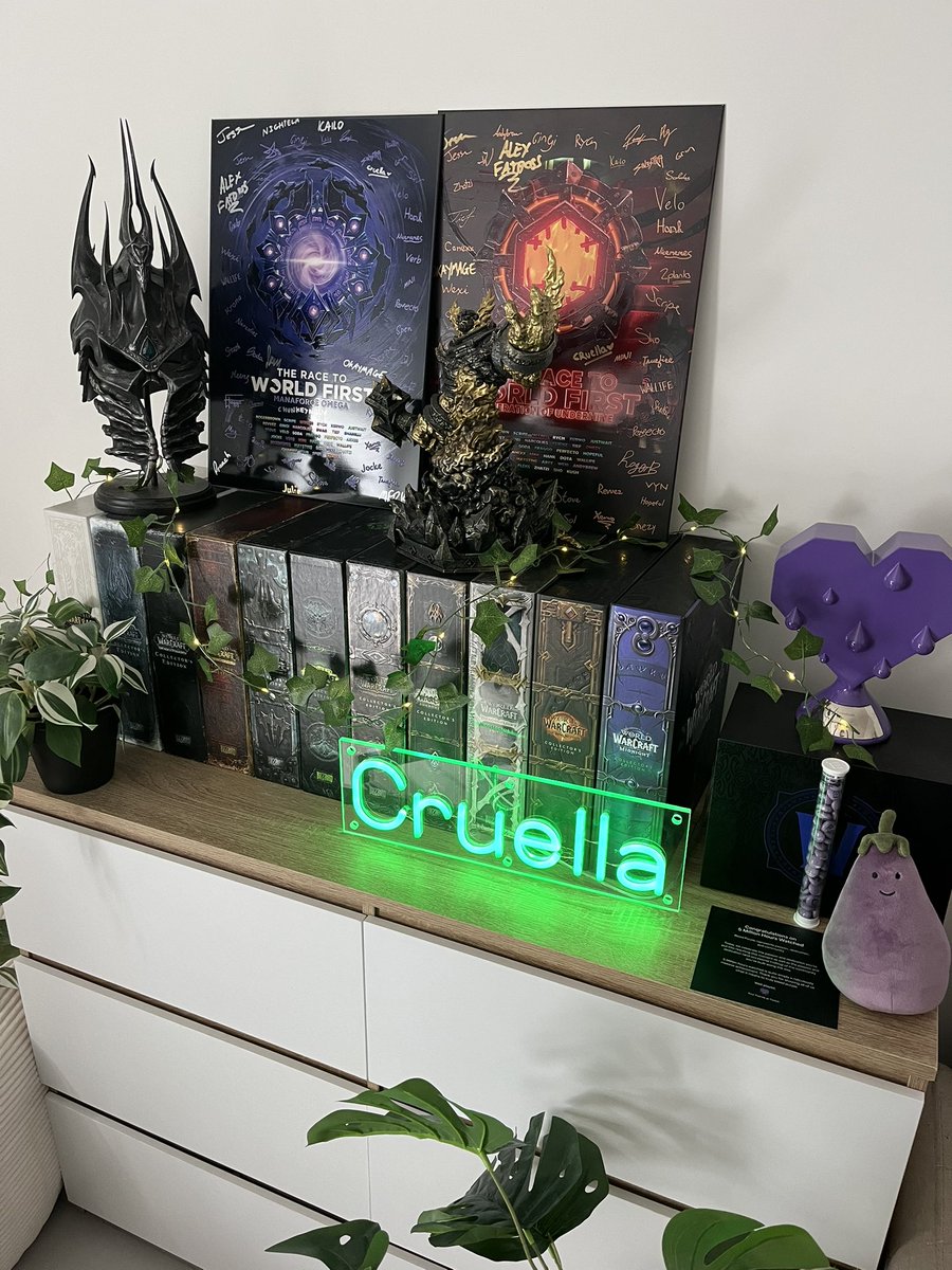 Merci beaucoup <a href="/Warcraft_FR/">Warcraft FR</a> pour l’édition Collector Midnight, une de plus dans mon décor 🥰