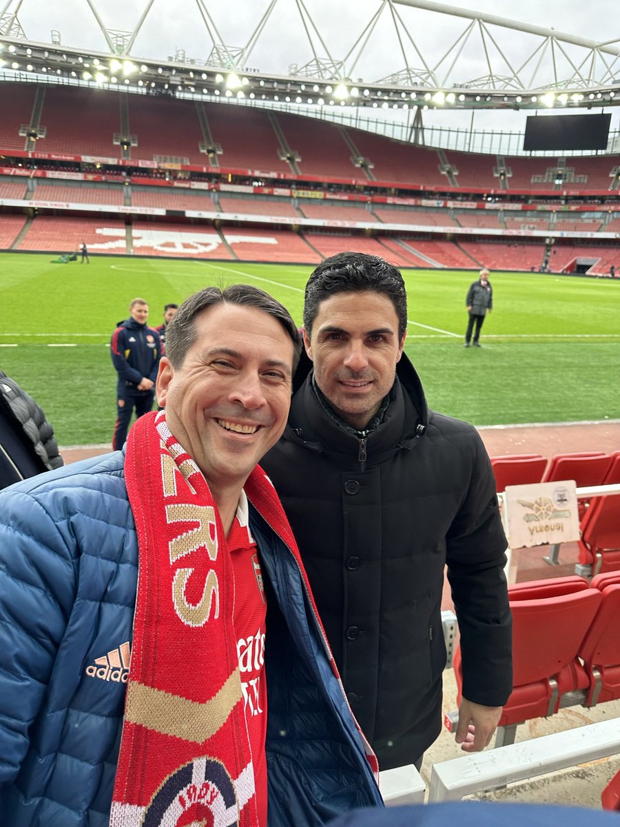 Mikel came out after a match to see someone else.  I saw him, rushed over to snag a photo. He graciously agreed to stay another moment. He’s top class and this car incident merely shows he follows the rules set by his own security team. #supermikarteta