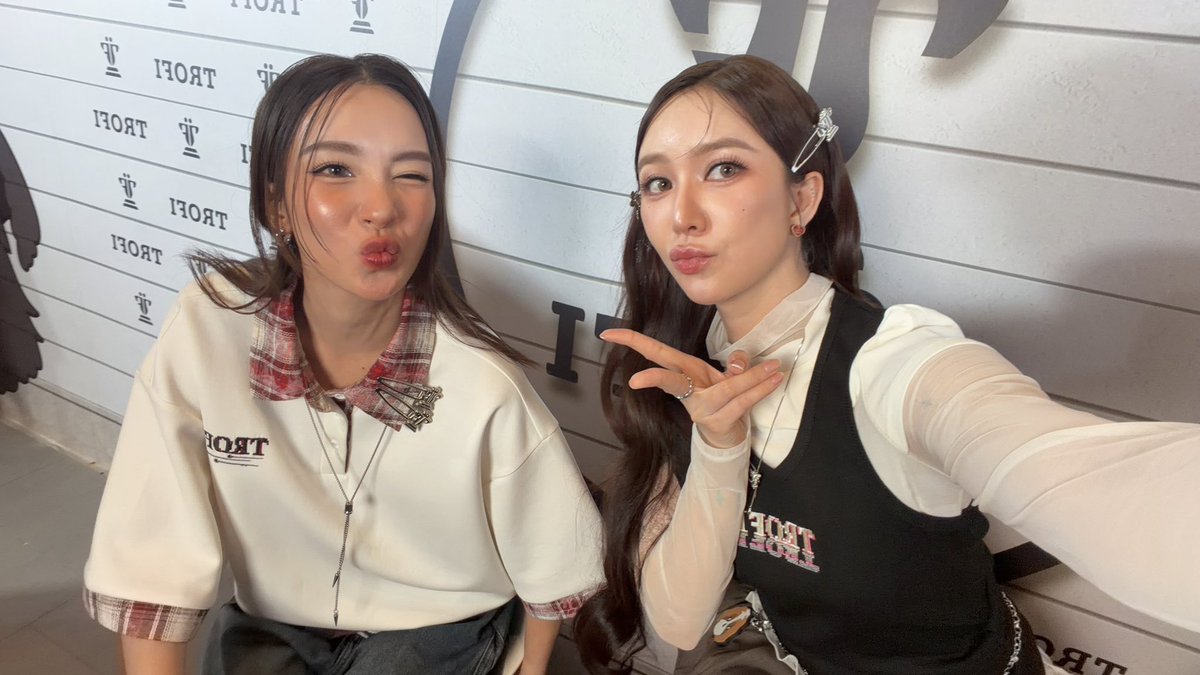 วันนี้อยากขอบคุณทุกๆคนมากๆเลยนะคะ 
ขอบคุณที่มาร่วมสนุกกัน ขอบคุณที่มาหากัน ฉันรักเธอนะ เจ้าเจแลนด์ 🥹🩷😆🌈

TROFI2026 x EnjoyJune #TROFIHVLXEnjoyJune