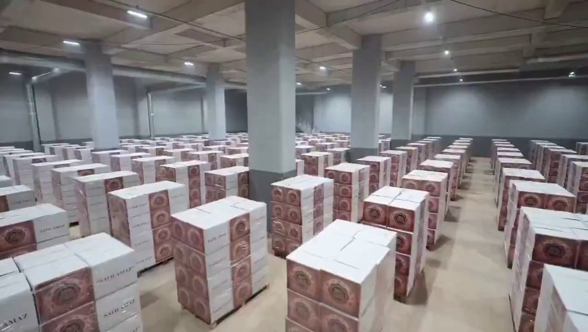 Sevgili Reisim; 
Sedat Peker, 
Ramazan ayının yaklaşması vesilesiyle, bu yıl da ihtiyaç sahibi ailelere ,Ramazan koli yardımı yapılabilmesi adına katkılarınızı rica ediyor, her yıl göstermiş olduğunuz duyarlılık ve destekleriniz için şimdiden teşekkür ediyoruz.
<a href="/sedat_peker/">Sedat Peker</a>