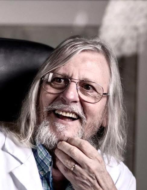 "♦️ świetny obrót sprawy !
Profesor Raoult właśnie opublikował NISZCZĄCY tweet na swoim koncie X na temat Wielkiej Farmacji i korupcji wokół szczepionek i opieki zdrowotnej, oparty na informacjach ujawnionych w nowych aktach Epsteina !
„Davos jest objęte śledztwem. Bill Gates od