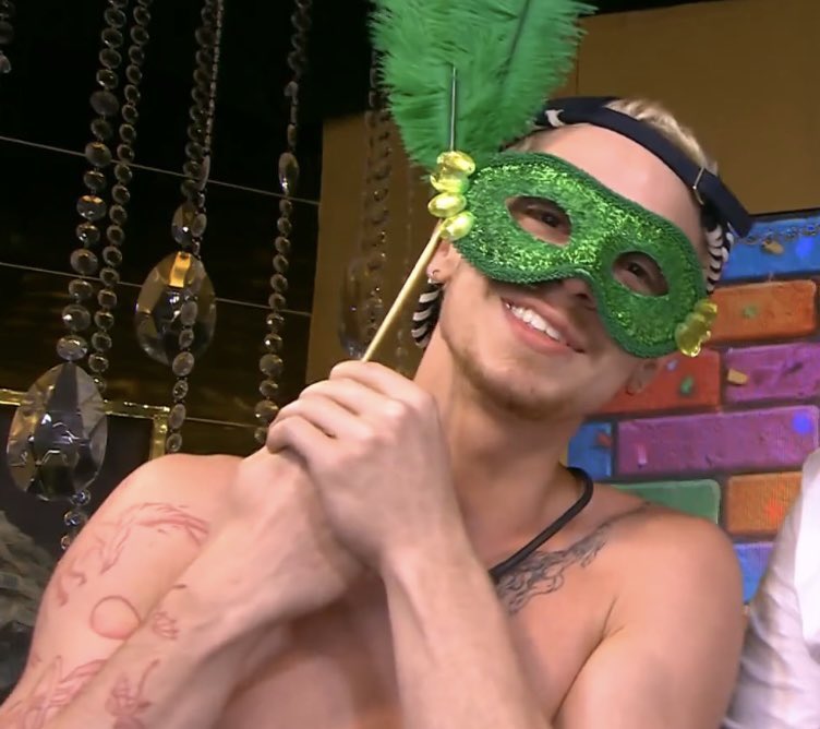 tô achando que esse bbb perdeu um pouco o enredo a maioria não tem mais motivo pra se odiar talvez falte jogos da discórdia de verdade