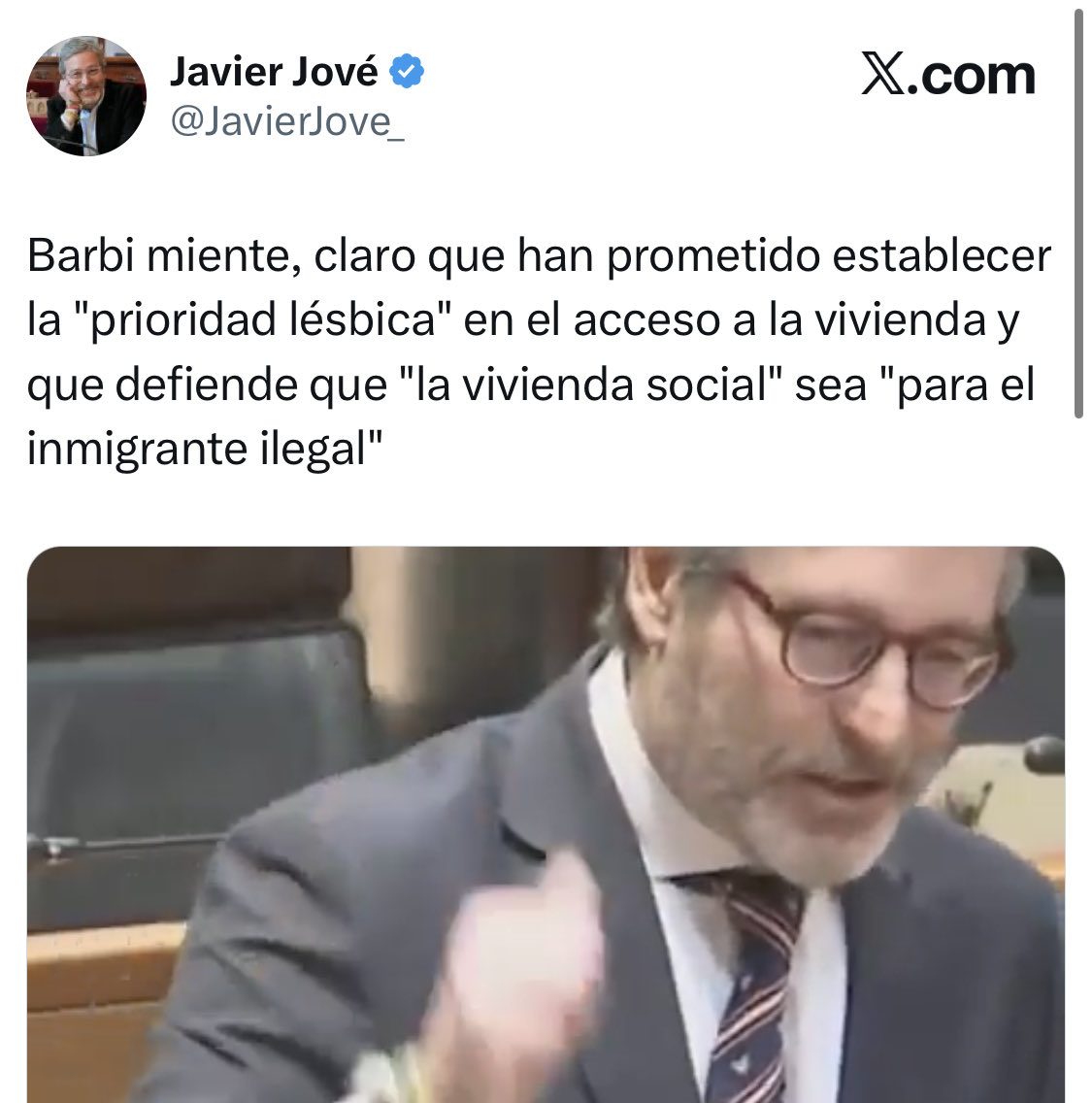 Esto es mentira. Javier Jové es un ultra, un racista, un homófobo pero además es un mentiroso. Esta gente devalúa con cada intervención las instituciones públicas que ocupan.