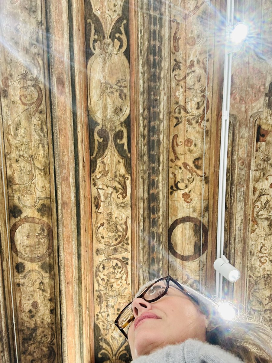 icod's tweet image. When you can try on make-up at Sephora AND  admire 15th century ceiling decor at the same time #Krakow #multitasking