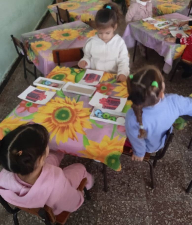 MatildeCar473's tweet photo. En nuestra institución, la creatividad supera los obstáculos de esta injusta política, así las educadoras realizan materiales confeccionados por ellas para impartir las actividades a los niños.@DiazCanelB @CubaMined @naimatrujillob @yarobyalvarez @GladysArtemisa @RicardoArtemisa https://t.co/OrCATM6Y93