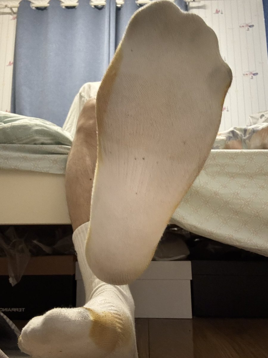 DdeneGragg's tweet photo. 骚狗别看了  快来舔爸爸的原味脚  ��劲吸 对  吸到你的肺里和血液融合   让你使劲吸  吸完用嘴给爸爸洗袜子 https://t.co/vFRovZ8o6U