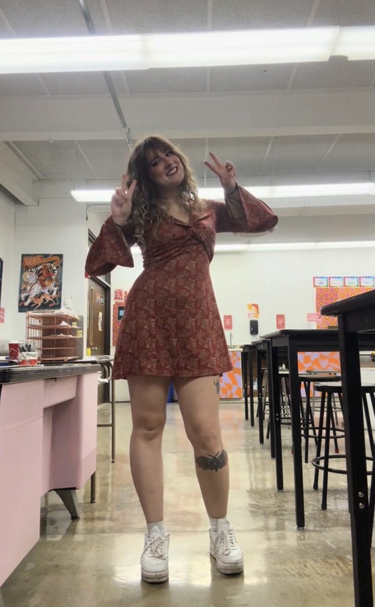 Using this as a plug for my classroom wishlist. I’m an art teacher at a low income school and my students deserve access to quality supplies (and Kleenex)!

amazon.com/hz/wishlist/ls…