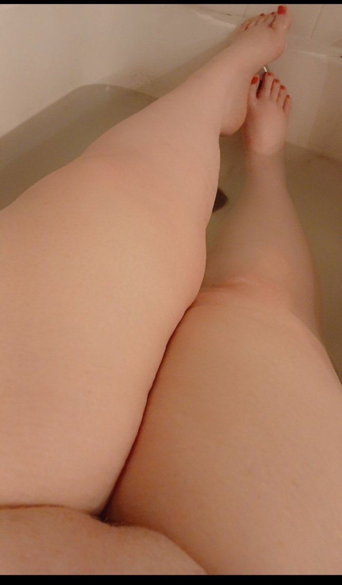 Wet Wednesday... 💦🤫
beacons.ai/jelisagee