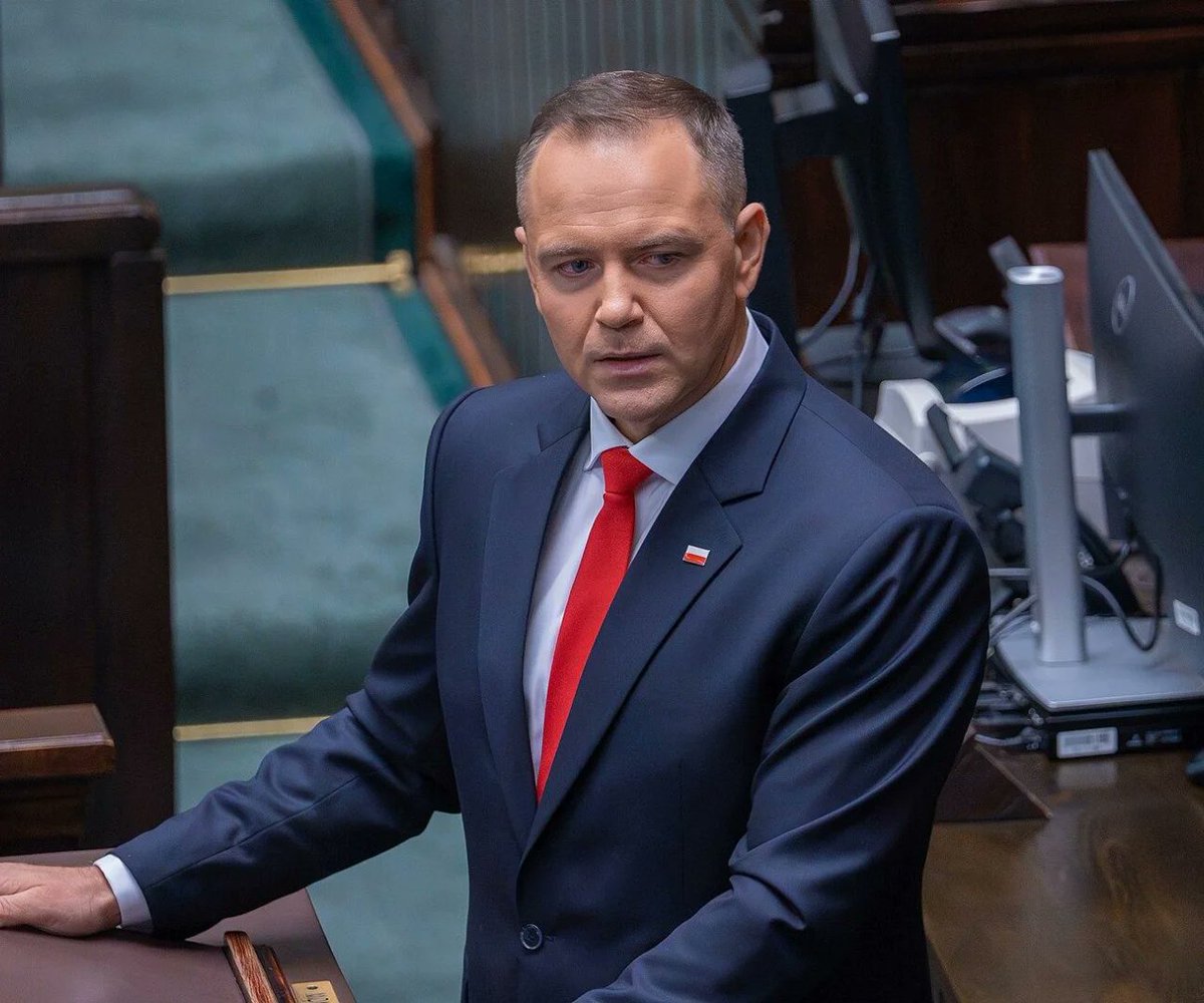 Jak wynika z informacji „Super Expressu” i Radia ESKA, Karol Nawrocki zamierza podpisać ustawę wygaszającą specustawę o pomocy obywatelom Ukrainy. Ustawy o Krajowej Radzie Sądownictwa oraz „Aktywny Rolnik” mają zostać zawetowane, natomiast decyzja w sprawie nowelizacji ustawy o